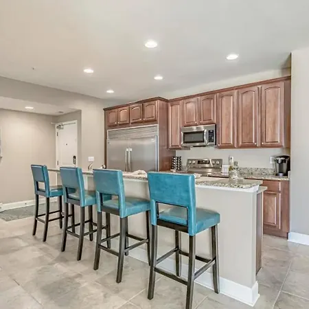 Stunning Ocean Breeze Luxury Villas 4D-Across The Street From The Ocean! Sleeps 10 Guests!-3